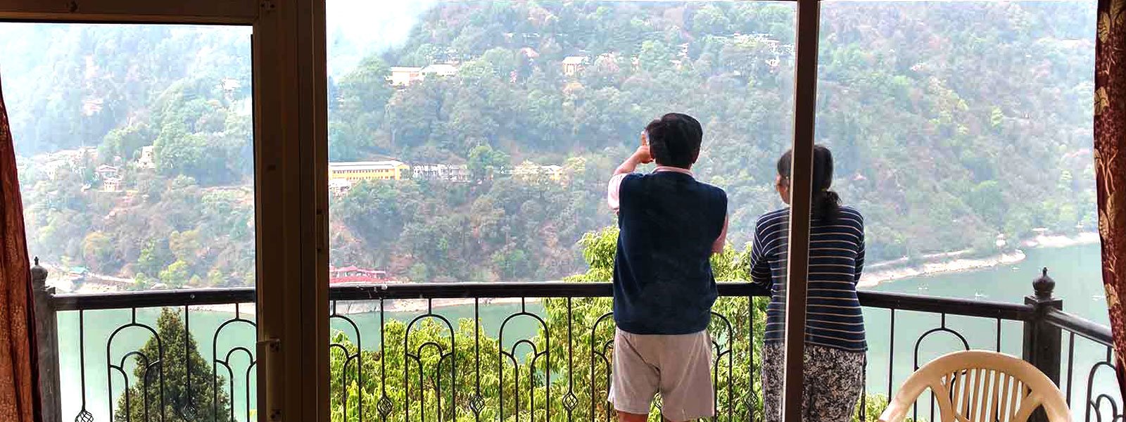 Nainital Lake View Hotel with Balcony 